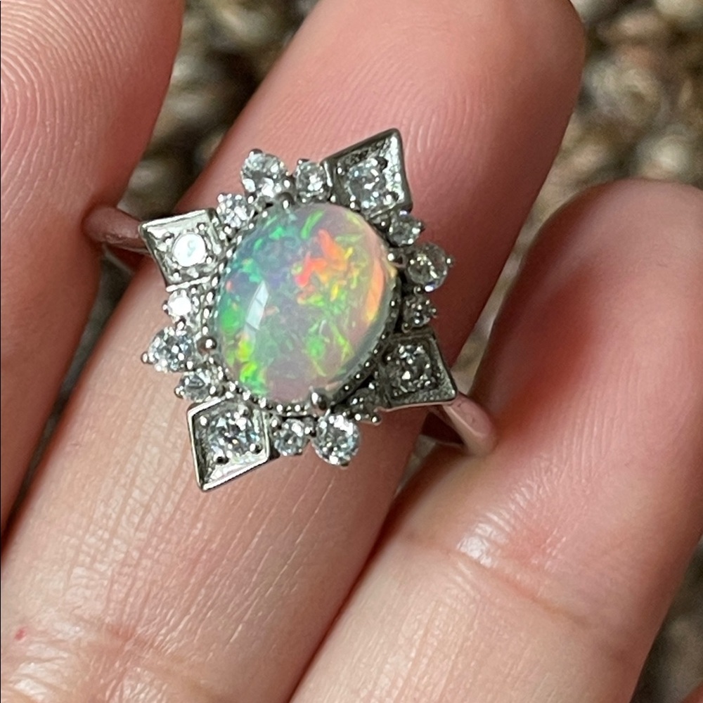 NWT Dazzling Natural Opal 9x7mm & CZ accents in 925 Sterling Silver Ring Size 10